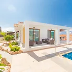 Helena Villa Pégeia