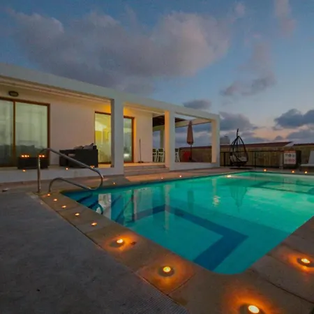 Helena Villa *